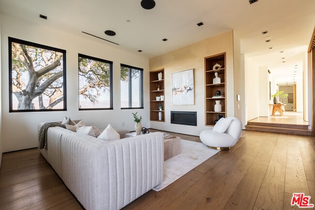 Building Photo - 13331 Mulholland Dr