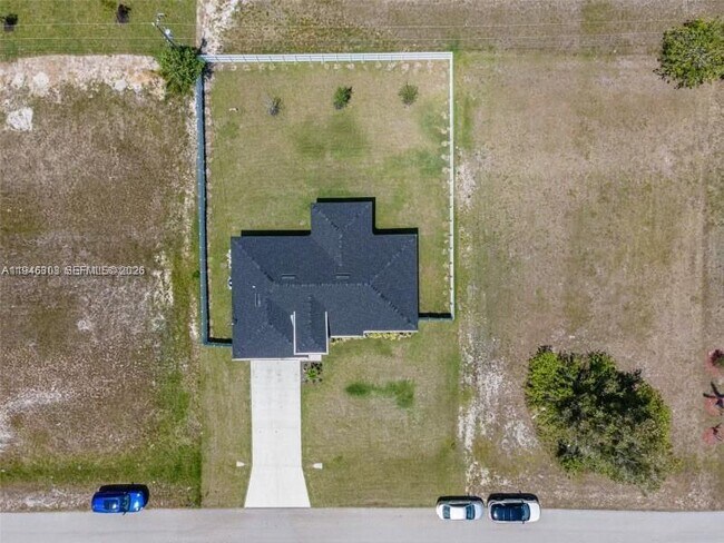 Building Photo - 1302 NE 2nd Pl