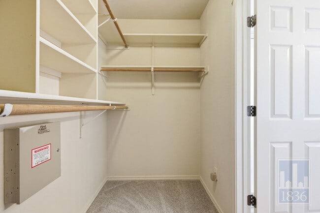 Building Photo - 10520 Fosseway Dr