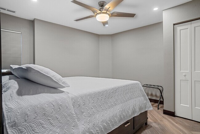 Building Photo - 5011 Charmwood Dr