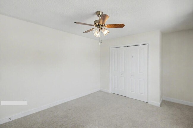 Building Photo - 965 Meloney Dr