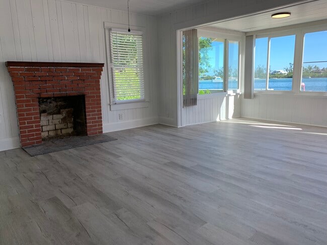 Building Photo - 7140 Longboat Dr E
