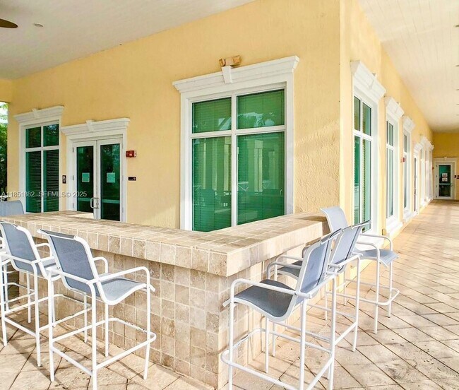 Building Photo - 2933 SE 2nd Dr