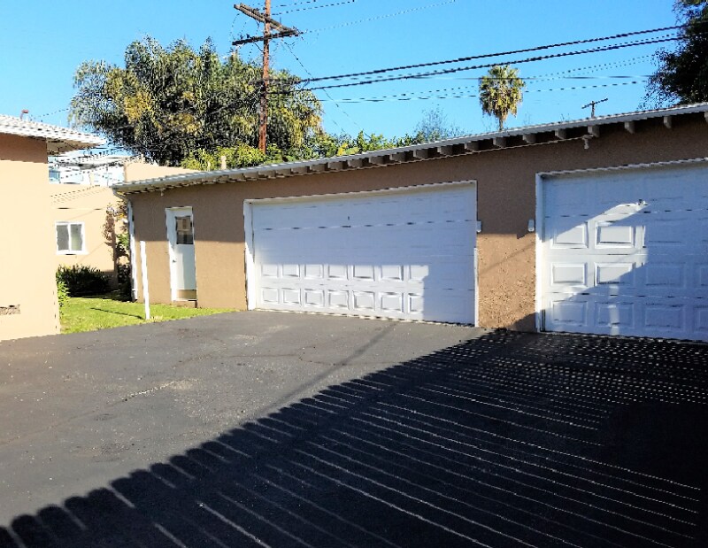 Building Photo - 2226 S Carmelina Ave