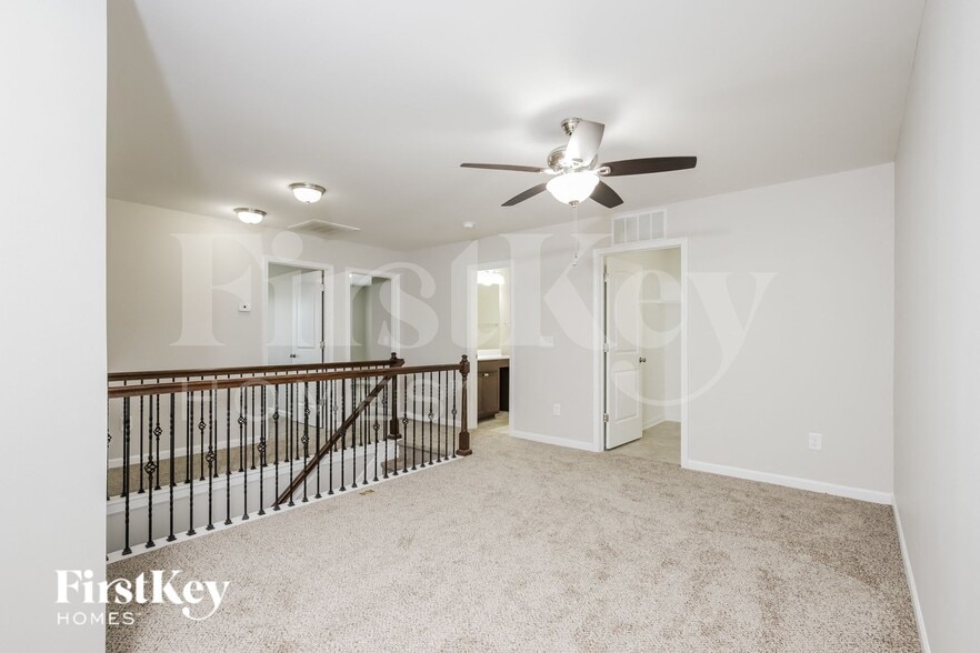 Building Photo - 3505 Panarama Dr