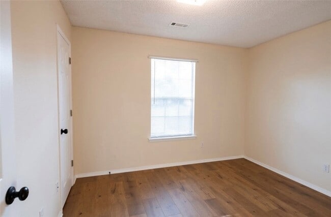 Building Photo - 1459 Fredonia St