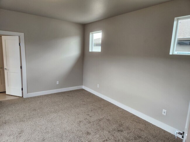 Building Photo - Newer single family home in Painted Prairie.