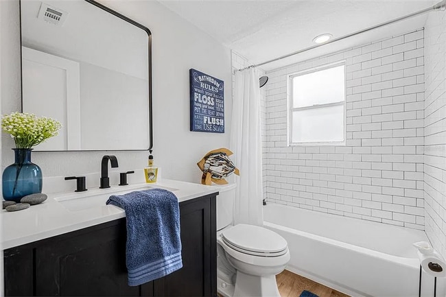 Building Photo - Charming 3-Bedroom Home with Large Fenced ...