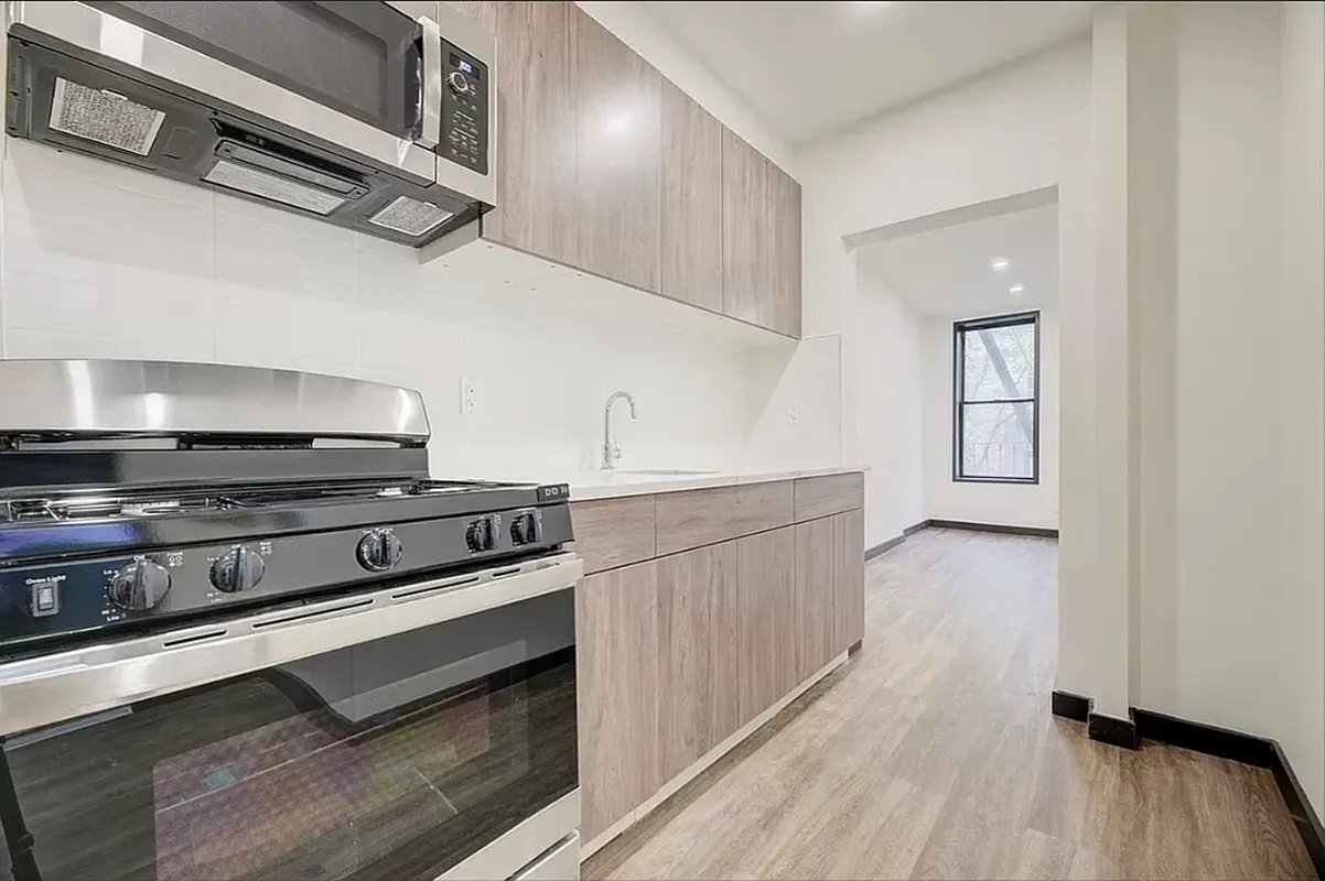 Building Photo - 439 W 46th St