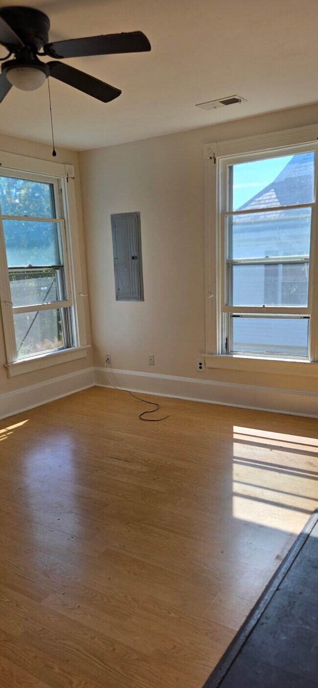 Building Photo - 1105 Fillmore St
