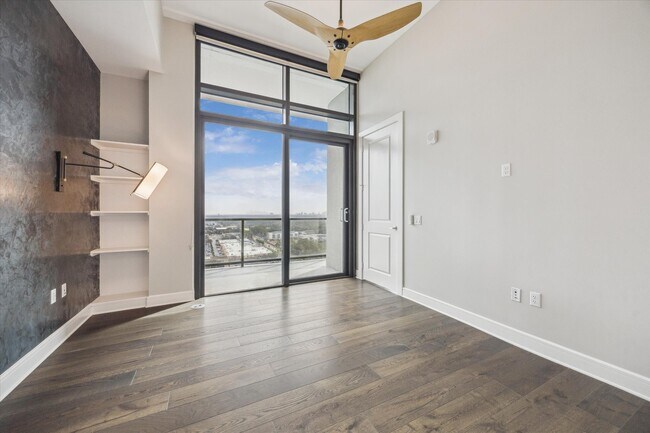 Building Photo - 9757 Katy Fwy