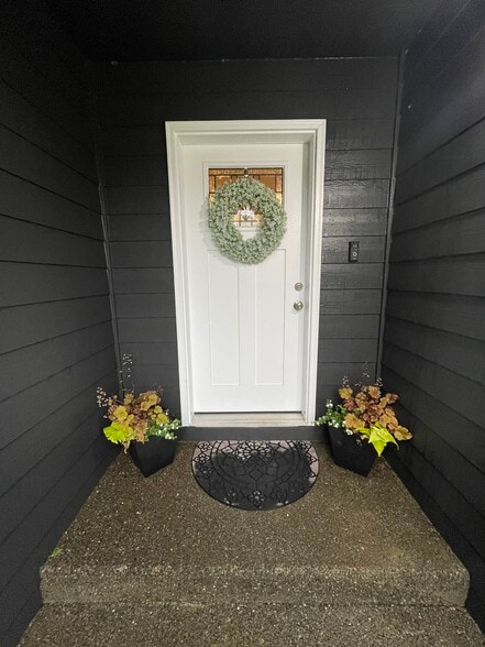 Entryway - 627 N 3rd St