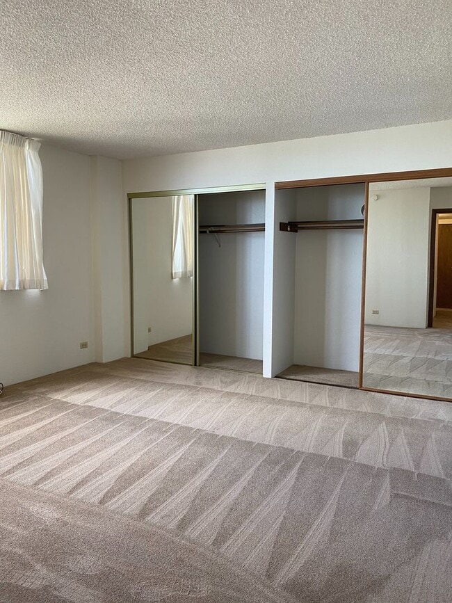 Building Photo - Park at Pearlridge