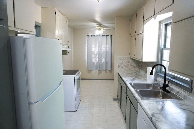 Building Photo - 3b 2b Finished Basement + Garage Lawn Care Provided APPLY FREE!