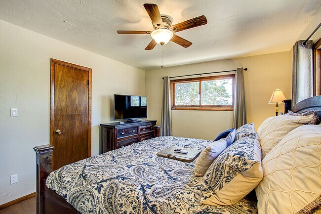 Building Photo - Peaceful 5 bdrm Mountain retreat in Woodla...