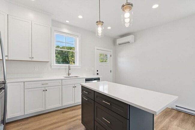 Building Photo - 2 Hoxton Ln