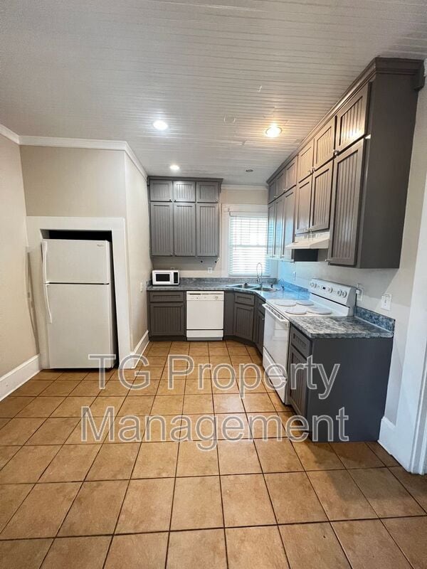Building Photo - 530 2nd St S