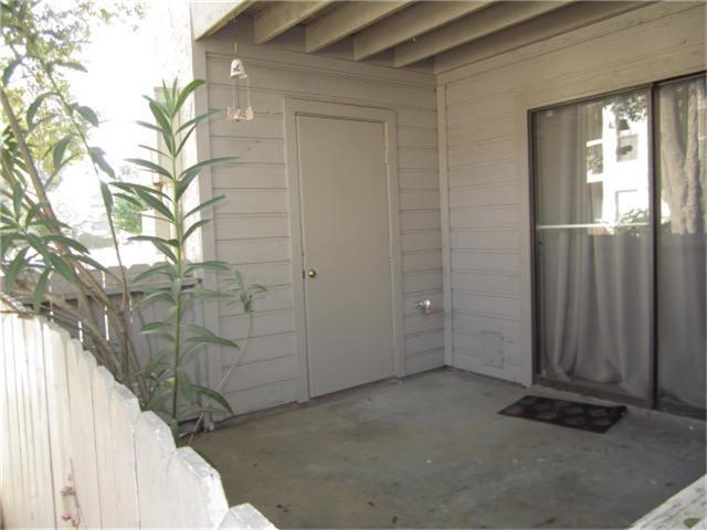 Building Photo - 17401 Red Oak Dr