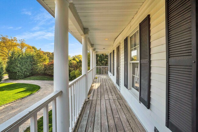 Building Photo - 1025 Peconic Bay Blvd