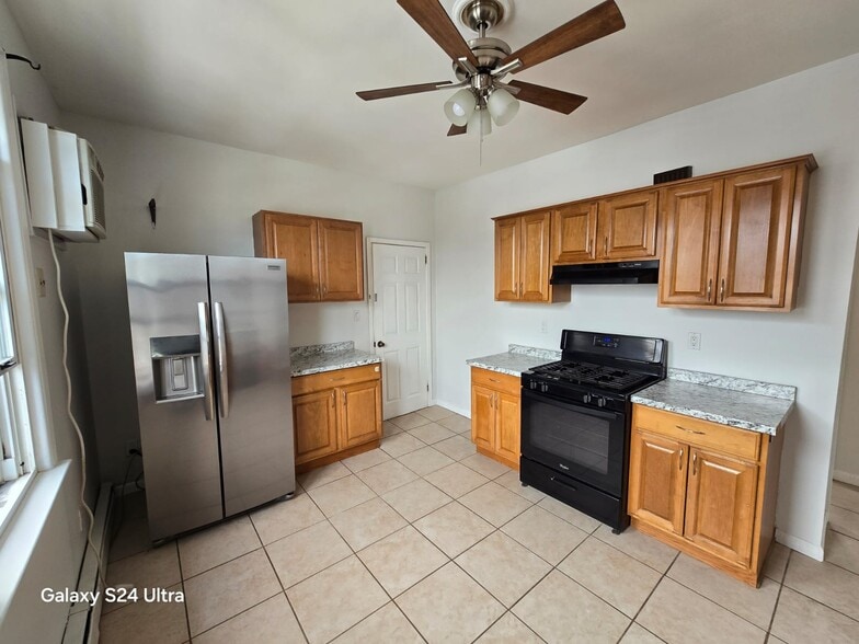 Building Photo - 133 William St