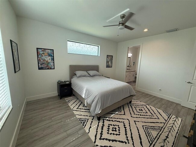 Building Photo - 2301 Magdalina Dr