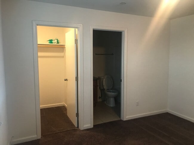 Building Photo - 620 Central Ave