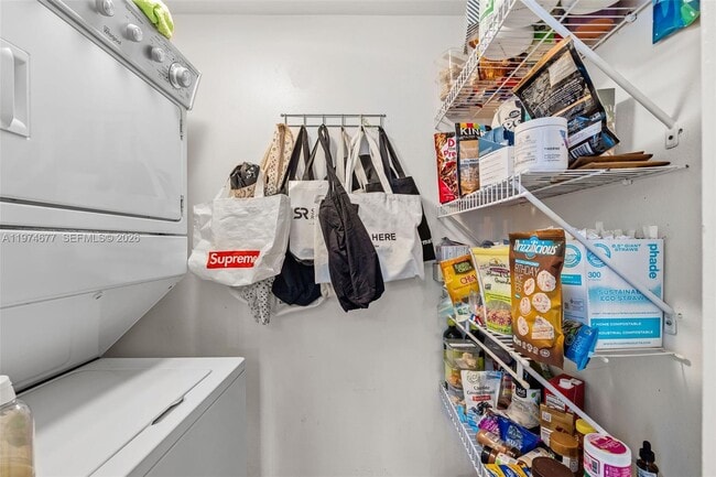 Building Photo - 650 West Ave