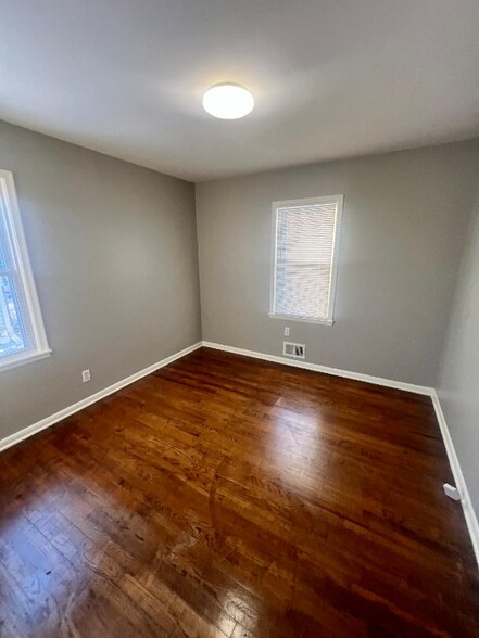 Building Photo - 5811 Monrovia St