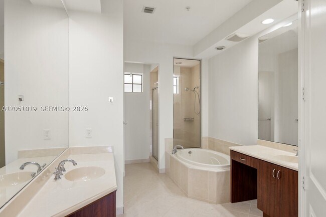 Building Photo - 2900 NW 125th Ave
