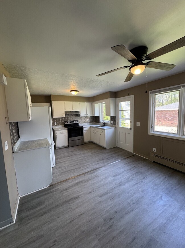 Building Photo - 3736 Woodford Ave NW
