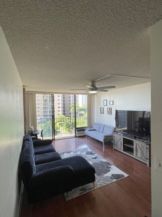 Building Photo - Beautiful 1 bedroom with large lanai & ama...