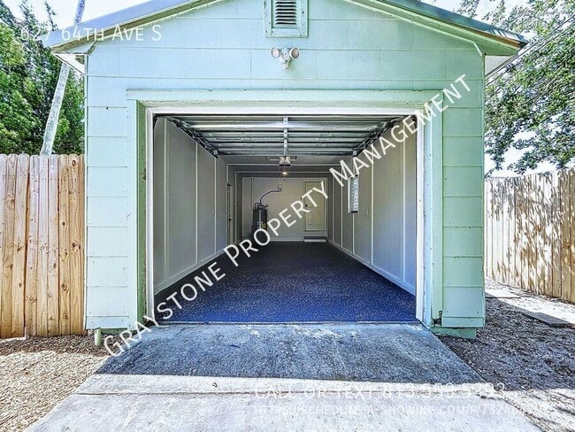 Building Photo - 627 64th Ave S