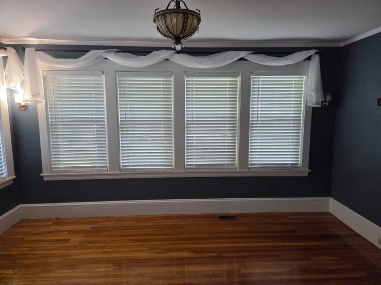 Building Photo - 26 1/2 Pearl St