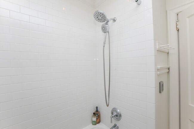 Building Photo - Beautiful Single Family Home in Willoughby Beach!!