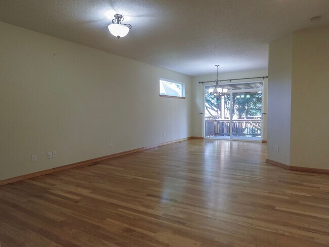 Building Photo - Master on Main- 3 Bedroom Plus 3 Bath Home...