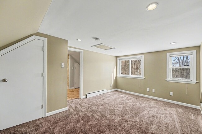 Building Photo - Beautiful 2 bed 2 bath single family home in Northville Twp.