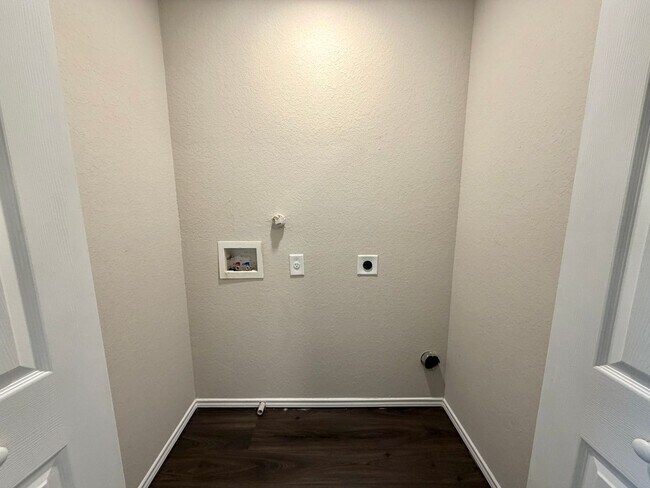 Building Photo - Luxury Townhome near Randolph AFB