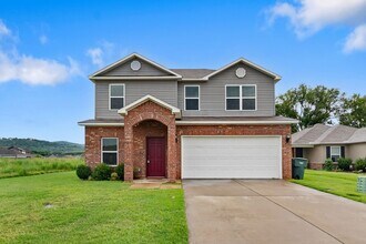 Building Photo - Beautiful home Located in desirable west Fayetteville neighborhood with playground
