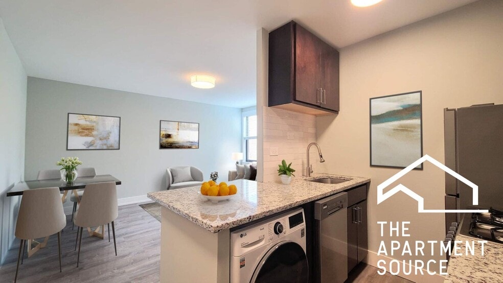 Building Photo - 454 W Barry Ave