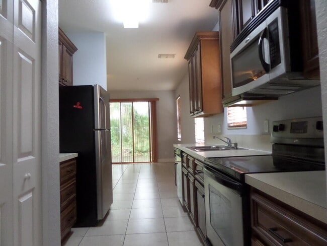 Building Photo - 829 Pipers Cay Dr