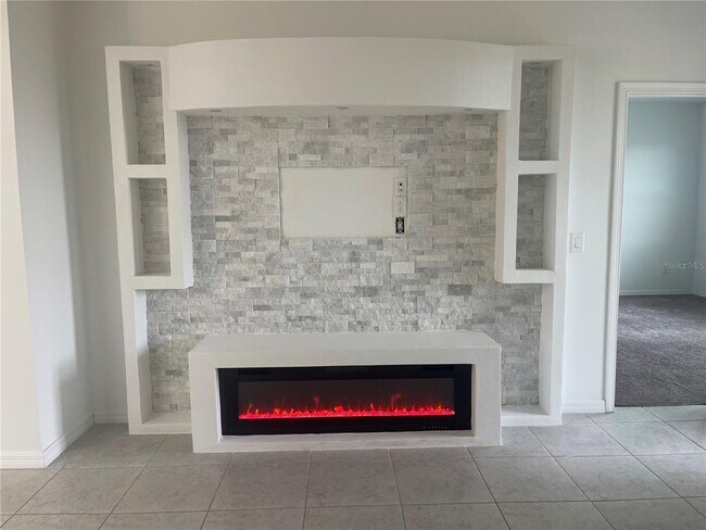 Building Photo - 6625 Great Bear Dr