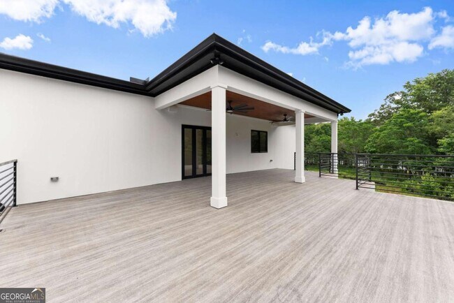 Building Photo - 151 S Pointe Dr