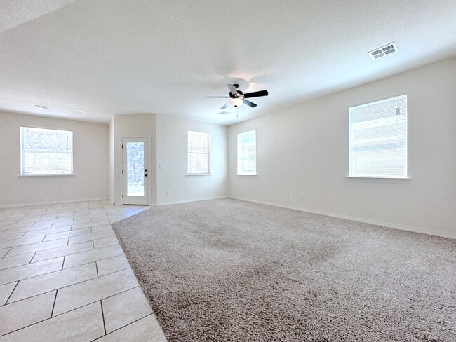 Building Photo - East El Paso 3 bed Refrig A/C