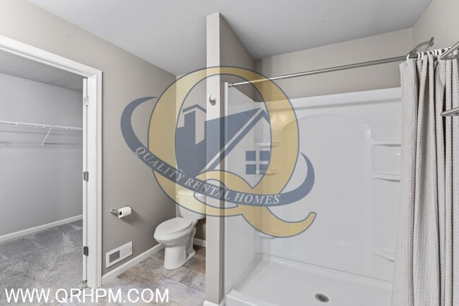 Building Photo - Immaculate Upgraded 3-Bed / 2-Bath Home in...