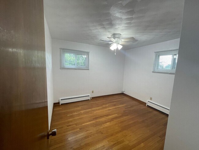 Building Photo - Spacious 3-Bedroom Home on Half-Acre Lot in Top-Rated Pleasant Valley School District!