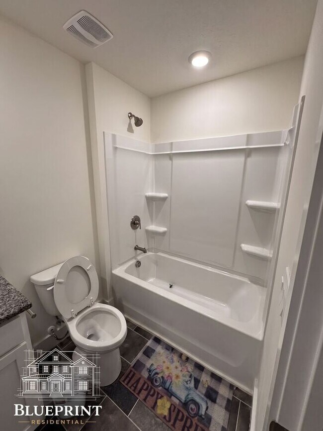Building Photo - 2024 build, great neighborhood, stainless appliances, granite countertops!
