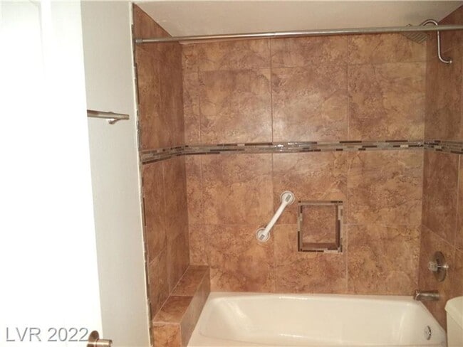 Building Photo - BEAUTIFUL FIRST FLOOR CONDO IN GATED COMMU...
