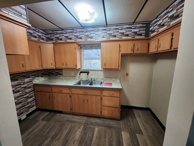 Building Photo - Charming 2-Bedroom Property in Prime Location