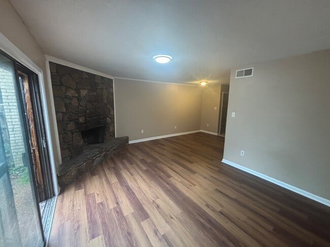 Building Photo - 4781 Townhouse Way