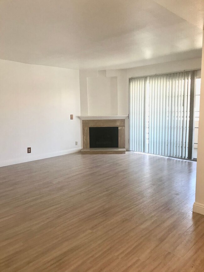 Building Photo - Coming Soon!! Live in the heart of Downtow...